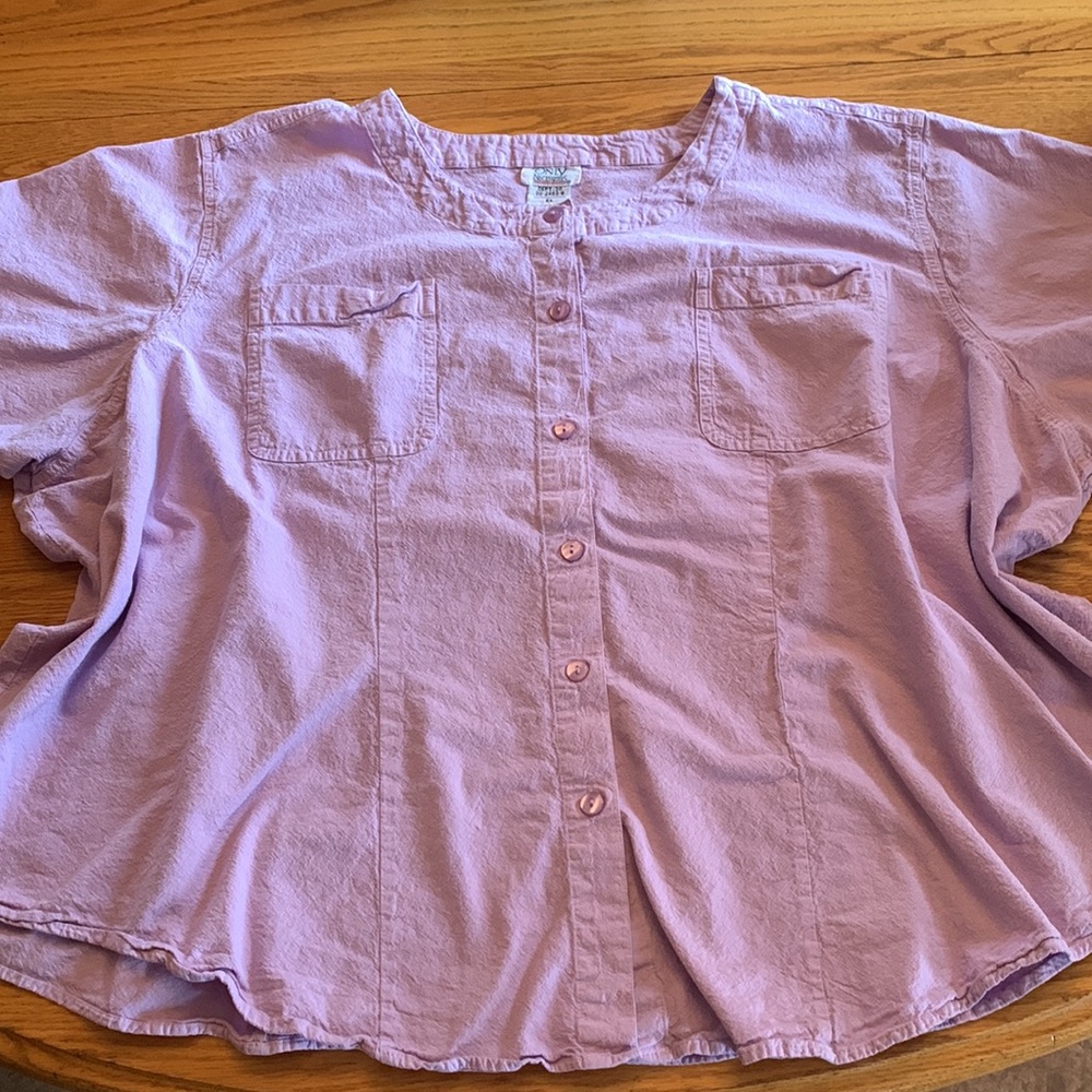 Top plus size  2 pockets in front lavender short sleeves button down Sz 5x